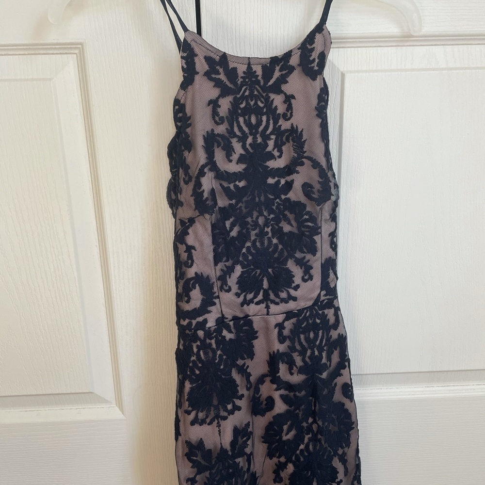 xenia boutique lace scalloped bodycon dress